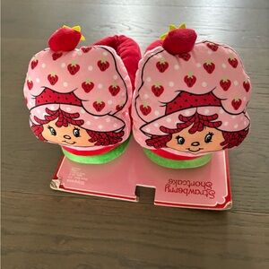 Strawberry shortcake indoor slippers XS sz 5/6 youth NWT